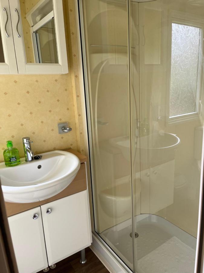 Garej Mynytho Caravan 풀헬리 외부 사진